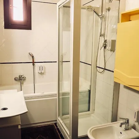 Dame 4 Apartment Bologna